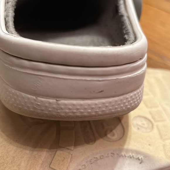Crocs White fur-lined Crocs Womens 6 GUC - Picture 8 of 11